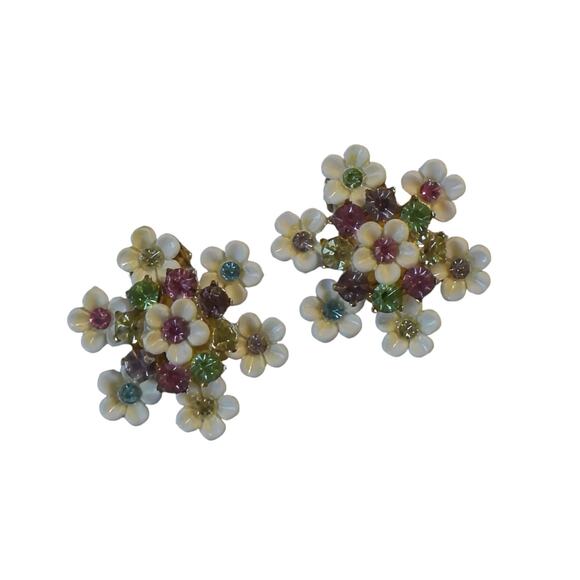 1950s Coro White Plastic Pastel Rhinestones Flower Floral Cluster Clip Earrings - Picture 2 of 4